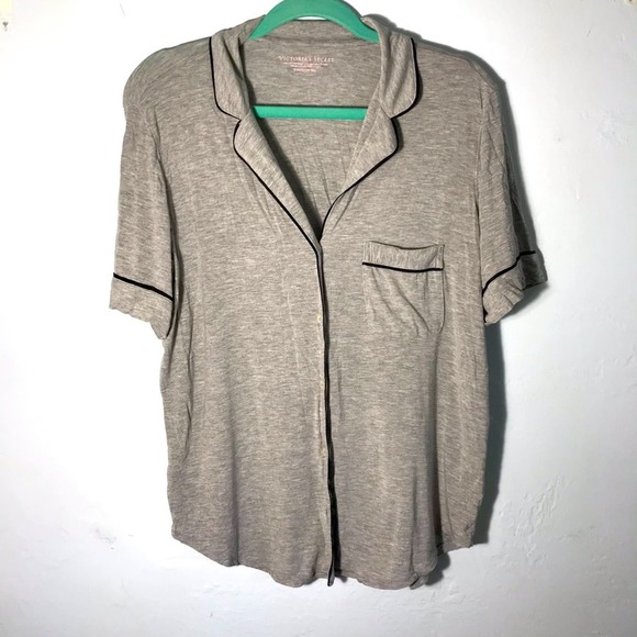 Victoria’s Secret super soft gray button down pocket pajama top size S - Picture 1 of 5